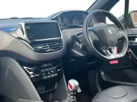Used Peugeot 208 Prestige 208 HP (152 kW) 2016 Red Hatchback
