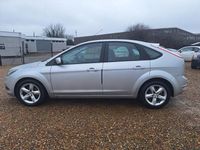 Usado Ford Focus Zetec 2009 Prateado Citadino