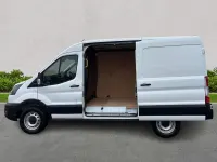 Begagnad Ford E-Transit 197 kW (269 HK) 2024 Vit Van