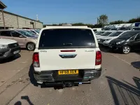 Used Toyota HiLux 150 HP (110 kW) 2018 White Pickup