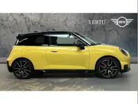 Begagnad Mini Cooper Sport 135 kW (184 HK) 2025 Gul Halvkombi