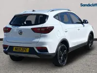 Käytetty MG ZS Exclusive 111 HP (81 kW) 2018 Valkoinen Katumaasturi