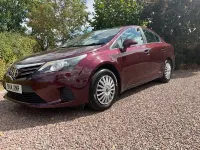 Used Toyota Avensis Active 124 HP (91 kW) 2014 Red Sedan