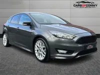 Usado Ford Focus ST-Line 120 HP (88 kW) 2017 Cinzento Citadino