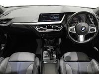 Usado BMW 118 M Sport 134 HP (98 kW) 2022 Branco Citadino
