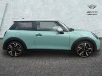 Used Mini Cooper Hatch 154 HP (113 kW) 2024 Green Hatchback