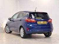 Usado Ford Fiesta Titanium 100 HP (73 kW) 2018 Azul Citadino
