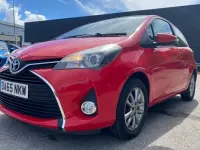 Used Toyota Yaris 69 HP (50 kW) 2015 Red Hatchback