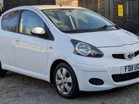 Used Toyota Aygo 67 HP (49 kW) 2011 White Hatchback