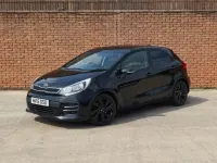 Begagnad Kia Rio 2015 Svart Halvkombi