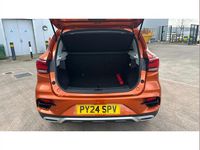 Usado MG ZS Exclusive 106 HP (77 kW) 2024 Laranja Sedan