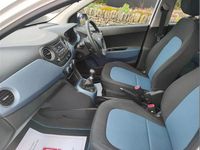 Used Hyundai i10 Premium 86 HP (63 kW) 2017 White Hatchback