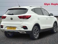 Used MG ZS Exclusive 111 HP (81 kW) 2024 White Hatchback