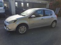 Usado Renault Clio II 75 HP (55 kW) 2011 Prateado Citadino