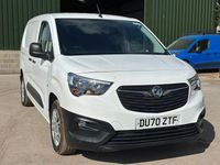 Second-hand Vauxhall Combo Edition 100 CP (73 kW) 2020 Alb Monovolum