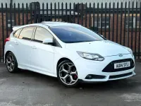 Usado Ford Focus ST 246 HP (180 kW) 2014 Branco Citadino