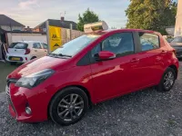 Used Toyota Yaris 90 HP (66 kW) 2014 Red Hatchback