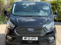 Begagnad Ford Tourneo Custom Titanium 2021 Svart Van