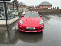 Used Porsche Panamera 300 HP (220 kW) 2015 Red Hatchback