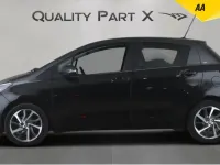 Begagnad Toyota Yaris 2020 Svart Halvkombi