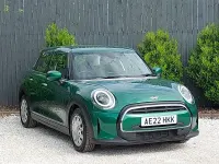 Begagnad Mini ONE Classic 102 HK (75 kW) 2022 Grön Halvkombi