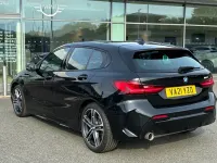 Usado BMW 118 M Sport 134 CV (98 kW) 2021 Negro Utilitario