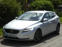 Used Volvo V40 Momentum 120 HP (88 kW) 2016 Silver Hatchback