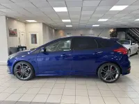 Used Ford Focus ST 250 HP (183 kW) 2015 Blue Hatchback