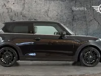 Usado Mini Cooper Exclusive 134 HP (98 kW) 2023 Preto Citadino