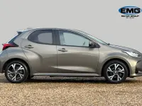 Usado Toyota Yaris Design 116 HP (85 kW) 2024 Castanho Citadino