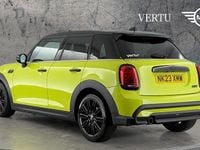 Usado Mini Cooper Exclusive 136 CV (100 kW) 2022 Amarillo Utilitario