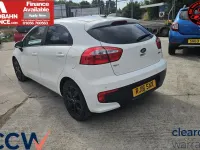 Used Kia Rio 74 HP (54 kW) 2016 White Hatchback