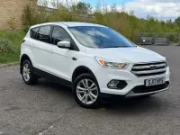 Usado Ford Kuga Zetec 120 CV (88 kW) 2017 Blanco SUV