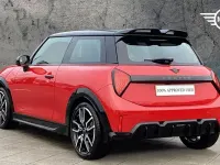 Usado Mini Cooper Hatch 113 kW (154 CV) 2026 Rojo Utilitario