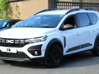Usado Dacia Jogger Extreme 141 HP (103 kW) 2025 Branco Monovolume
