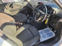 Used Vauxhall Zafira SRi 138 HP (101 kW) 2014 White MPV
