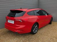 Usado Ford Focus ST-Line 120 HP (88 kW) 2022 Vermelho Carrinha