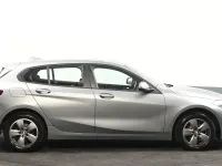 Usado BMW 118 Sport Line 134 CV (98 kW) 2023 Gris Utilitario
