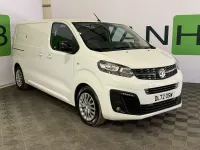 Usado Vauxhall Vivaro S 120 HP (88 kW) 2023 Branco Monovolume
