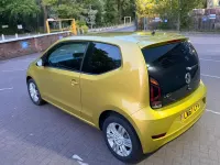 Używany VW up! Beats 60 KM (44 kW) 2025 Żółty Hatchback