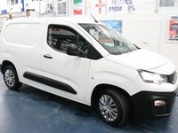 Used Peugeot Partner 100 HP (73 kW) 2019 White MPV