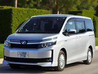 Used Toyota Voxy Play 2016 Silver MPV