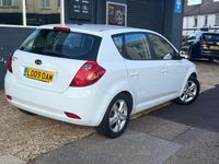 Used Kia Ceed 2009 White Hatchback