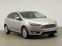 Usado Ford Focus Zetec 125 HP (91 kW) 2017 Prateado Citadino