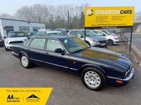 Używany Jaguar XJ8 1998 Niebieski Sedan/Limuzyna