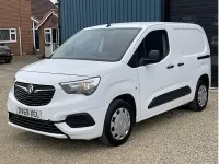 Begagnad Vauxhall Combo Sportive 100 HK (73 kW) 2019 Vit Minibuss