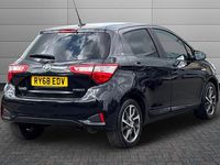 Used Toyota Yaris Hybrid 100 HP (73 kW) 2019 Blackgrey Hatchback