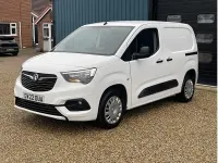 Begagnad Vauxhall Combo Sportive 100 HK (73 kW) 2022 Vit Minibuss