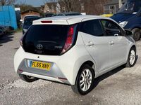 Used Toyota Aygo X-pure 69 HP (50 kW) 2015 White Hatchback