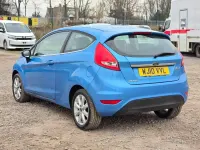 Usado Ford Fiesta Zetec 82 HP (60 kW) 2010 Azul Citadino